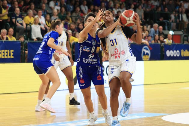 October 4, 2026, Basketball, Alba Berlin Women vs. BC Marburg, Women s Basketball Bundesliga (DBBL), Matchday 1, Sömmeringhalle, Berlin. Ocane Monpierre of Alba Berlin Women, No. 31, prepares to shoot with the ball. Berlin, Berlin, Germany