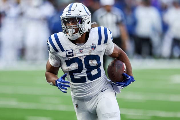 4th October 2026; Tottenham Hotspur Stadium, London, England; NFL, American Football Herren, USA International Series American football, Washington Commanders versus Indianapolis Colts; Indianapolis Colts running back Jonathan Taylor runs into the end zone HenningxVonxJagow