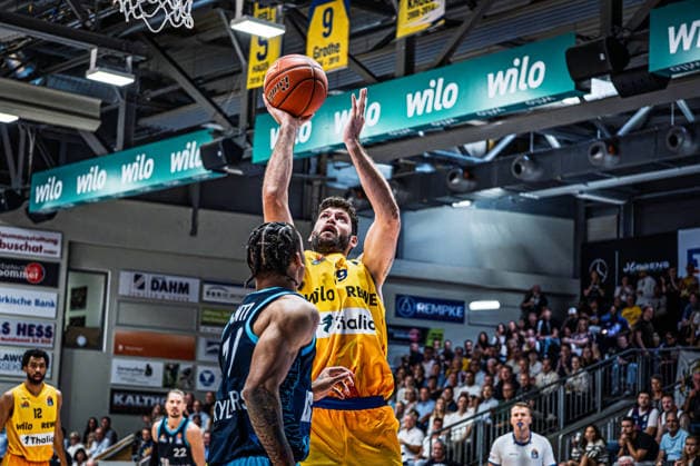 easyCredit BBL Phoenix Hagen vs. SKYLINERS Frankfurt, Hagen, October 4, 2026, Ischelandhalle, Hagen: Patricio Garino Gullotta 29, Phoenix Hagen, SF, on a layup; easyCredit BBL Phoenix Hagen vs. SKYLINERS Frankfurt, Hagen, October 4, 2026, Ischelandhalle, Hagen Copyright: xBEAUTIFULxSPORTS Piepenstockx