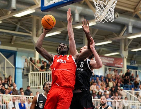 Nat Diallo of RheinStars Cologne (8) drives to the basket against Craig Moller of ETB Miners Essen (6). GER, ETB Miners Essen vs. RheinStars Cologne, Barmer 2 Basketball Bundesliga, ProA, Matchday 3, 2026–27 Season, Sporthalle am Hallo, Essen, October 4, 2026 ETB Miners Essen vs. RheinStars Cologne, ProA, Matchday 3, 2026–27 season, October 4, 2026 Essen Copyright: xEibner-Pressefoto ScottxColemanx EP_SCN