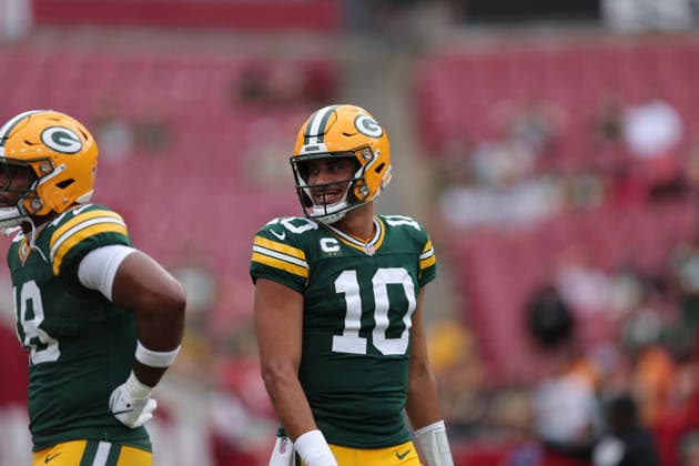 Oct 4, 2026; Tampa, FL, USA; Green Bay Packers quarterback Jordan Love (10) looks on during pregame warms up before the NFL, American Football Herren, USA game between the Green Bay Packers and Tampa Bay Buccaneers at Raymond James Stadium. Mandatory Credit: Taylor McFee-Cal Media Tampa USA - ZUMAc04_ 20261004_zma_c04_011 Copyright: xTaylorxMcfeex