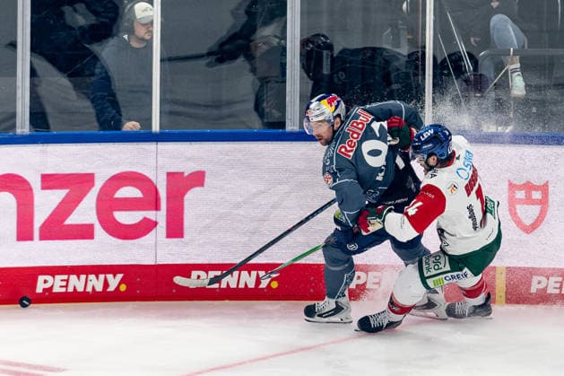 Battle for the Puck: Face-off between Maximilian Kastner (EHC Red Bull Munich, 93) and Donald D. J. Busdeker (Augsburger Panther, 14 GER), EHC Red Bull Munich vs. Augsburger Panther, DEL, 2026–2027 season, Matchday 6, October 4, 2026. Photo: HMB Media, Franz Feiner Copyright: HMBxMedia FranzxFeiner