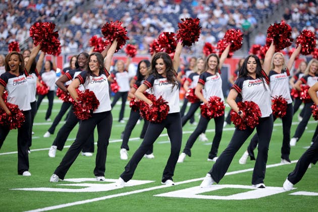 October 4, 2026, Houston, Texas, U.S: Houston Texans cheerleaders perform on the field prior to the NFL, American Football Herren, USA regular season game between the Houston Texans and the Dallas Cowboys at Reliant Stadium in Houston, TX on October 4, 2026. NFL 2026 - Dallas Cowboys Vs Houston Texans - ZUMAw137 20261004_aap_w137_026 Copyright: xErikxWilliamsx