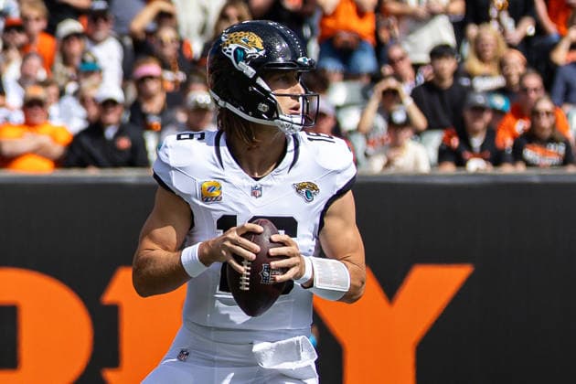 Oct 4, 2026; Cincinnati, OH, USA; Jacksonville Jaguars quarterback Trevor Lawrence (16) sets in the pocket during NFL, American Football Herren, USA game action against the Cincinnati Bengals at Paycor Stadium. Mandatory Credit: -Cal Media NFL 2026: Jaguars Vs Bengals OCT 04 - ZUMAc04_ 20261004_zma_c04_015 Copyright: xJohnxMersitsx