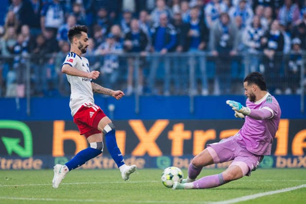 Friendly Match: Hamburger SV vs. FC Copenhagen, October 4, 2026; Fabio Vieira (Hamburger SV), 20, vs. Diant Ramaj (FC Copenhagen), 1 Soccer, Friendly Match: Hamburger SV vs. FC Copenhagen on October 4, 2026, at the Volksparkstadion, Hamburg. DFL regulations prohibit any use of photographs as image sequences and or quasi-video. Copyright: xBEAUTIFULxSPORTS Tonhäuserx