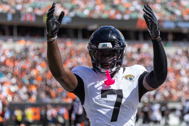 NFL, American Football Herren, USA 2026: Jaguars Vs Bengals OCT 04 Oct 4, 2026; Cincinnati, OH, USA; Jacksonville Jaguars wide receiver Brian Thomas Jr. (7) celebrates a touchdown during NFL game action against the Cincinnati Bengals at Paycor Stadium. Mandatory Credit: John Mersits-Cal Media (Credit Image: Â John Mersits Cal Sport Media) Cincinnati Oh USA EDITORIAL USE ONLY Copyright: xx ZUMA-20261004_zma_c04_020.jpg JohnxMersitsx csmphotothree530980