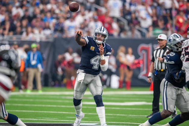 October 4, 2026: Dallas Cowboys quarterback Dak Prescott (4) throws a pass during a game between the Dallas Cowboys and the Houston Texans in Houston, TX. .. CSM NFL, American Football Herren, USA 2026: Cowboys Vs Texans OCT 04  - ZUMAc04_ 20261004_zma_c04_060 Copyright: xTraskxSmithx