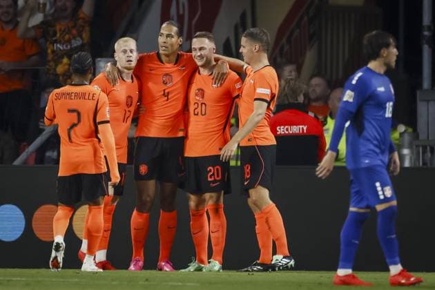 EINDHOVEN - (lr) Crysencio Summerville of the Netherlands, Mexx Meerdink of the Netherlands, Virgil van Dijk of the Netherlands, Teun Koopmeiners of the Netherlands and Joey Veerman of the Netherlands celebrate Teun Koopmeiners 1-0 goal during the UEFA Nations League match between the Netherlands and Serbia at the Philips Stadium on October 4, 2026 in Eindhoven, the Netherlands. KOEN VAN WEEL ANP xVIxANPxSportx xxANPxIVx 571520836 originalFilename: 571520836