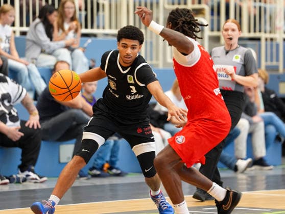 Trezhan Beard (ETB Miners Essen), 3 vs. Antonio Williams (RheinStars Cologne), 1 GER, ETB Miners Essen vs. RheinStars Cologne, Barmer 2 Basketball Bundesliga, ProA, Matchday 3, 2026–27 Season, Sporthalle am Hallo, Essen, October 4, 2026 ETB Miners Essen vs. RheinStars Cologne, ProA, Matchday 3, 2026–27 season, October 4, 2026 Essen Copyright: xEibner-Pressefoto ScottxColemanx EP_SCN
