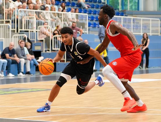 Trezhan Beard (ETB Miners Essen), No. 3, in a one-on-one matchup with Nat Diallo (RheinStars Cologne), No. 8 GER, ETB Miners Essen vs. RheinStars Cologne, Barmer 2 Basketball Bundesliga, ProA, Matchday 3, 2026–27 Season, Sporthalle am Hallo, Essen, October 4, 2026 ETB Miners Essen vs. RheinStars Cologne, ProA, Matchday 3, 2026–27 season, October 4, 2026 Essen Copyright: xEibner-Pressefoto ScottxColemanx EP_SCN