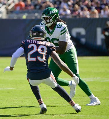New York Jets tight end Jelani Woods (86) looks for an opening around Chicago Bears cornerback Tyrique Stevenson Sr. (29)cat Soldier Field in Chicago on Sunday, October 4, 2026. Bears defeated the Jets 23-12.  CHI20261004109 MARKxBLACK