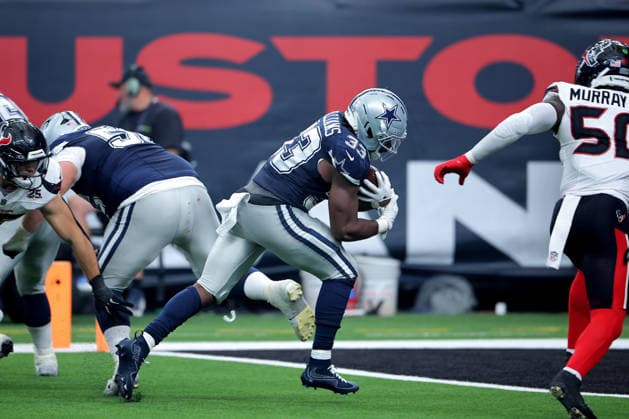 October 4, 2026, Houston, Texas, U.S: Dallas Cowboys running back Javonte Williams (33) carries the ball across the goal line for a touchdown during the third quarter of the NFL, American Football Herren, USA regular season game between the Houston Texans and the Dallas Cowboys at Reliant Stadium in Houston, TX on October 4, 2026. NFL 2026 - Dallas Cowboys Vs Houston Texans  - ZUMAw137 20261004_aap_w137_084 Copyright: xErikxWilliamsx