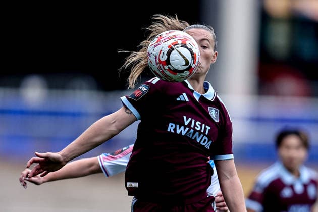 Aston Villa Women v Crystal Palace Women, Women s Super League Aston Villa Women midfielder Miri Taylor (25) controls ball during the Women s Super League match between Aston Villa Women and Crystal Palace Women at Villa Park, Birmingham, UK on 4 October 2026. Birmingham Villa Park West Midlands UK Editorial use only , Copyright: xManjitxNarotrax PSI-24960-0066