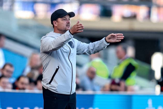 Aston Villa Women v Crystal Palace Women, Women s Super League Interim Aston Villa Manager Brian Sorensen during the Women s Super League match between Aston Villa Women and Crystal Palace Women at Villa Park, Birmingham, UK on 4 October 2026. Birmingham Villa Park West Midlands UK Editorial use only , Copyright: xManjitxNarotrax PSI-24960-0076