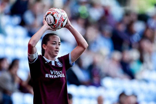 Aston Villa Women v Crystal Palace Women, Women s Super League Aston Villa Women defender Anna Patten (4) during the Women s Super League match between Aston Villa Women and Crystal Palace Women at Villa Park, Birmingham, UK on 4 October 2026. Birmingham Villa Park West Midlands UK Editorial use only , Copyright: xManjitxNarotrax PSI-24960-0083