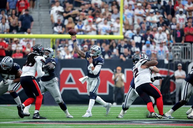 October 4, 2026, Houston, Texas, U.S: Dallas Cowboys quarterback Dak Prescott (4) passes the ball downfield during the second quarter of the NFL, American Football Herren, USA regular season game between the Houston Texans and the Dallas Cowboys at Reliant Stadium in Houston, TX on October 4, 2026. Houston U.S - ZUMAw137 20261004_aap_w137_099 Copyright: xErikxWilliamsx