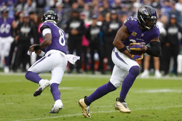 Baltimore Ravens running back Derrick Henry (22) takes the hand off from quarterback Lamar Jackson (8) during an NFL, American Football Herren, USA game against the Tennessee Titans on Oct 4, 2026; Baltimore, MD, USA; at M&T Bank Stadium. Baltimore won 24-18. Mandatory Credit: -Cal Media NFL 2026: Titans Vs Ravens OCT 04 - ZUMAc04_ 20261004_zma_c04_204 Copyright: xMikexBuscherx
