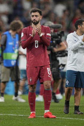 PORTO, PORTUGAL - OCTOBER 4: Bruno Fernandes of Portugal shakes hands before the match during the UEFA Nations League 2026 27 group phase match between Portugal and Norway at Estadio do Dragao on October 4, 2026 in Porto, Portugal (Photo by Pedro Loureiro Sports Press Photo SPP) Copyright: xSportsxPressxPhotox Sportspressphoto_SPR246002