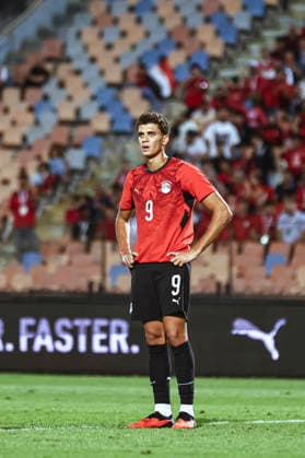 Cairo Egypt South Africa Match Egyptian forward Hamza Abdelkarim stands on the pitch during a match against South Africa at Cairo International Stadium in Cairo, Egypt on October 4, 2026. The International Friendly, Länderspiel, Nationalmannschaft match serves as preparation for both national teams ahead of upcoming regional and continental football competitions. Cairo Cairo Egypt Copyright: xMostafaxElxShahatx