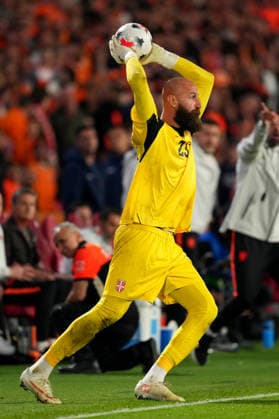 UEFA Nations League: The Netherlands v Serbia Eindhoven - Goalkeeper Vanja Milinkovic-Savic of Serbia with a throw in during the league phase matchday 4 competition round of the 2026 2027 UEFA Nations League season. The match is set between The Netherlands and Serbia at Philips Stadion on 4 October 2026 in Eindhoven, Netherlands. (Hero Images Yannick Verhoeven) Copyright: xYannickxVerhoevenx