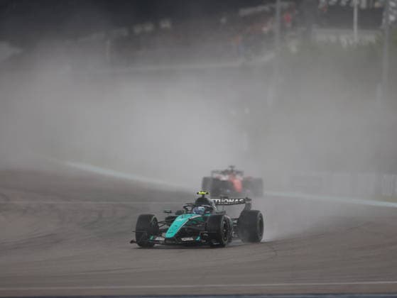 KUALA LUMPUR, MALAYSIA - OCTOBER 04: Andrea Kimi Antonelli of Italy driving the (12) Mercedes AMG PETRONAS F1 Team F1 W17 during the race of the FIA Formula 1 Grand Prix of Bahrain in Malaysia at the Sepang Circuit on October 04, 2026 in Kuala Lumpur, Malaysia. (Photo by Qian Jun SPP-Paddocker) Copyright: xQianxJun SPP-Paddockerx Sportspressphoto_SPR246372