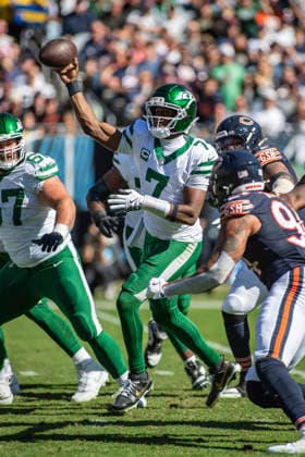October 4, 2026: New York Jets quarterback Geno Smith (7) in action during the NFL, American Football Herren, USA game against the Chicago Bears in Chicago, IL. CSM NFL 2026: Jets Vs Bears OCT 04  - ZUMAc04_ 20261004_zma_c04_263 Copyright: xMikexWulfx