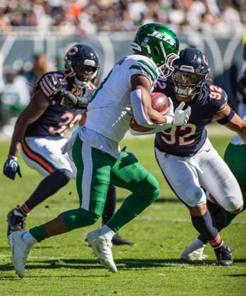 October 4, 2026: Chicago Bears Daniel Hardy (92) tackles New York Jets Kene Nwangwu (3) during the NFL, American Football Herren, USA game in Chicago, IL. CSM Chicago United States of America - ZUMAc04_ 20261004_zma_c04_269 Copyright: xMikexWulfx