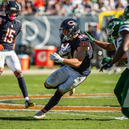 October 4, 2026: Chicago Bears Colston Loveland (84) runs with the ball during the NFL, American Football Herren, USA game against the New York Jets in Chicago, IL. CSM Chicago United States of America - ZUMAc04_ 20261004_zma_c04_249 Copyright: xMikexWulfx