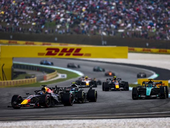 KUALA LUMPUR, MALAYSIA - OCTOBER 04: Max Verstappen of the Netherlands driving the (3) Oracle Red Bull Racing RB22 and Andrea Kimi Antonelli of Italy driving the (12) Mercedes AMG PETRONAS F1 Team F1 W17 during the race of the FIA Formula 1 Grand Prix of Bahrain in Malaysia at the Sepang Circuit on October 04, 2026 in Kuala Lumpur, Malaysia. (Photo by Qian Jun SPP-Paddocker) Copyright: xQianxJun SPP-Paddockerx Sportspressphoto_SPR246551