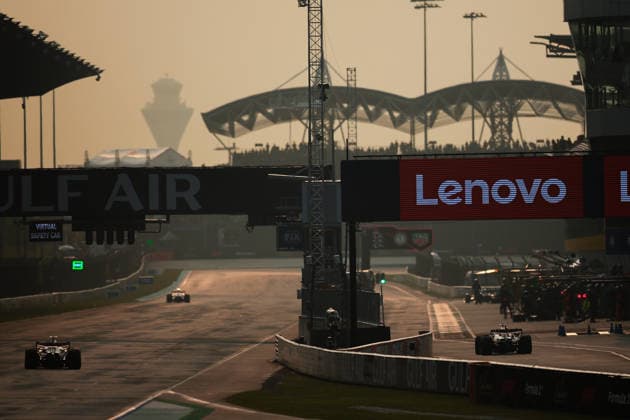 F1 - BAHRAIN GRAND PRIX IN MALAYSIA 2026 03 VERSTAPPEN Max (nld), Red Bull Racing Ford RB22, action pitlane, during the 2026 Formula 1 Bahrain Grand Prix in Malaysia, 16th round of the 2026 Formula One World Championship, WM, Weltmeisterschaft from October 2 to 4, 2026 on the Sepang International Circuit, in Sepang, Malaysia - SepangMalaysia  Copyright: xEricxAlonsox