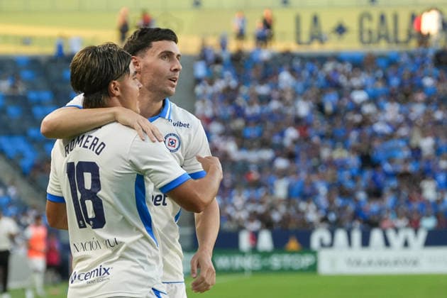 Luka Romero (L) of Cruz Azul celebrates a goal with José Paradela during a friendly match between Cruz Azul and the LA Galaxy at Dignity Health Sports Park in Los Angeles, United States, 04 October 2026. International Friendly, Länderspiel, Nationalmannschaft Cruz Azul vs LA Galaxy !ACHTUNG: NUR REDAKTIONELLE NUTZUNG!  Copyright: xÓmarxAlonsox AME3025 20261005-55021590350_1