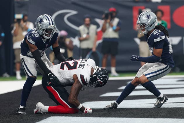 HOUSTON, TX - OCTOBER 04: Wide receiver Nico Collins 12 of the Houston Texans catches a touchdown pass between cornerback Daron Bland 26 of the Dallas Cowboys and defensive back Reddy Steward 27 of the Dallas Cowboys during the NFL, American Football Herren, USA football game between the Houston Texans and Dallas Cowboys on October 4, 2026, at Reliant Stadium in Houston, TX. (Photo by David Buono Icon Sportswire) NFL: OCT 04 Cowboys at Texans EDITORIAL USE ONLY Icon241004130