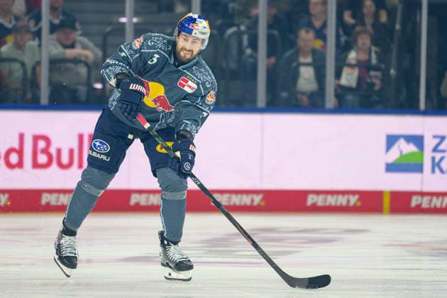 Hockey, DEL, 20261004, EHC Red Bull Munich vs. Augsburg Panthers. Pictured: Lukas Klok. Munich, 3. SAP Garden, Bavaria, Germany Copyright: Passion2Press MarkusxFischerx