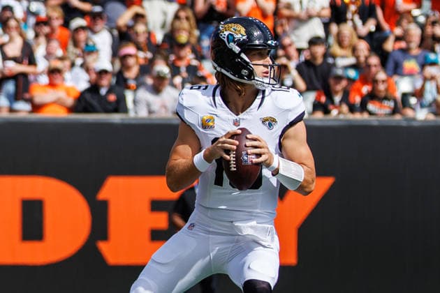 Oct 4, 2026; Cincinnati, OH, USA; Jacksonville Jaguars quarterback Trevor Lawrence (16) during NFL, American Football Herren, USA game action against the Cincinnati Bengals at Paycor Stadium. Mandatory Credit: -Cal Media NFL 2026: Jaguars Vs Bengals OCT 04 - ZUMAc04_ 20261004_zma_c04_480 Copyright: xJohnxMersitsx