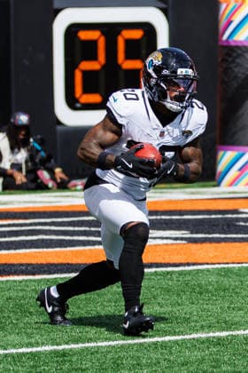 Oct 4, 2026; Cincinnati, OH, USA; Jacksonville Jaguars running back Ameer Abdullah (20) returns opening kickoff during NFL, American Football Herren, USA game action against the Cincinnati Bengals at Paycor Stadium. Mandatory Credit: -Cal Media NFL 2026: Jaguars Vs Bengals OCT 04  - ZUMAc04_ 20261004_zma_c04_490 Copyright: xJohnxMersitsx