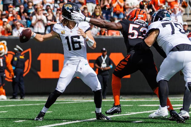 Oct 4, 2026; Cincinnati, OH, USA; Jacksonville Jaguars quarterback Trevor Lawrence (16) is pressured by Cincinnati Bengals defensive lineman Boye Mafe (53) during NFL, American Football Herren, USA game action at Paycor Stadium. Mandatory Credit: -Cal Media - ZUMAc04_ 20261004_zma_c04_494 Copyright: xJohnxMersitsx