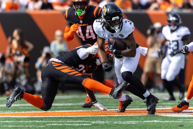 Oct 4, 2026; Cincinnati, OH, USA; Jacksonville Jaguars wide receiver Jakobi Meyers (3) runs with the ball after the catch during NFL, American Football Herren, USA game action against the Cincinnati Bengals at Paycor Stadium. Mandatory Credit: -Cal Media NFL 2026: Jaguars Vs Bengals OCT 04 - ZUMAc04_ 20261004_zma_c04_565 Copyright: xJohnxMersitsx