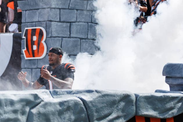 Oct 4, 2026; Cincinnati, OH, USA; Cincinnati Bengals wide receiver Ja Marr Chase (1) during player introductions prior to NFL, American Football Herren, USA game action against the Jacksonville Jaguars at Paycor Stadium. Mandatory Credit: -Cal Media - ZUMAc04_ 20261004_zma_c04_537 Copyright: xJohnxMersitsx