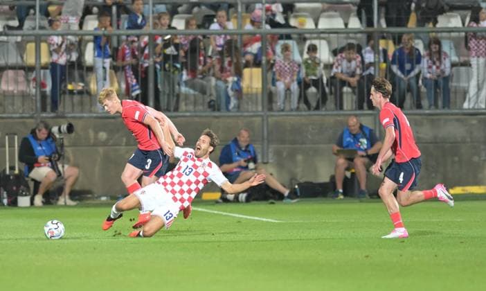 UEFA Nations League League A, Group C, Round 3, 2026–27, soccer match between Croatia and England, Dean Sculac Rujevica Stadium, Rijeka, Croatia, October 3, 2026: Lewis Hall (England, No. 3) competes for the ball with Nikola Vlasic (Croatia, No. 13) during the UEFA Nations League League A, Group C, Round 3, 2026–27, soccer match between Croatia and England at Dean Sculac Rujevica Stadium, Rijeka, Croatia, October 3, 2026 Copyright: xBEAUTIFULxSPORTS Stanusicx