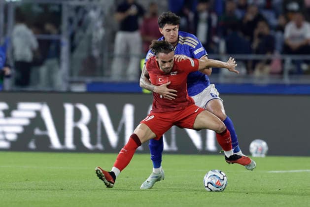 UEFA Nations League football match Italy vs Turkey Alessandro Bastoni of Italy challenges for the ball with Yunus Akgun of Turkiye mDuring UEFA Nations League football match (League A, Group A1) between Italy vs Turkey at the Renato Dall Ara stadium in Bologna on October 05, 2026. _BPH1849 Copyright: xAntonioxBalascox