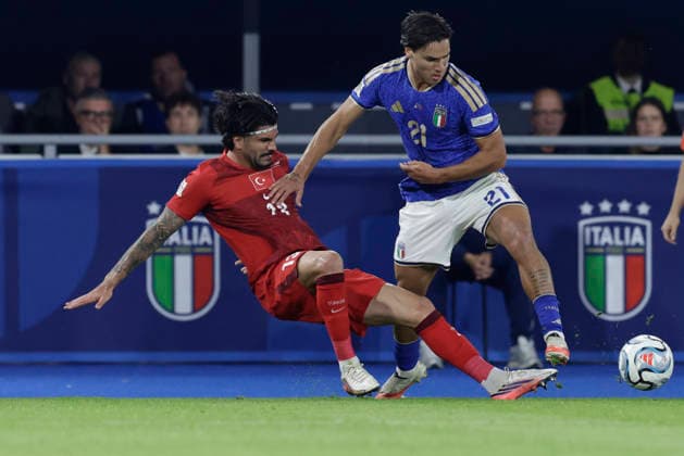 UEFA Nations League football match Italy vs Turkey Antonio Vergara of Italy challenges for the ball with Eren Elmal of Turkiye during UEFA Nations League football match (League A, Group A1) between Italy vs Turkey at the Renato Dall Ara stadium in Bologna on October 05, 2026. _BPH2349 Copyright: xAntonioxBalascox