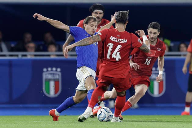 UEFA Nations League football match Italy vs Turkey Nicolo Barella of Italy challenges for the ball with Abdulkerim Bardakc of Turkiye during UEFA Nations League football match (League A, Group A1) between Italy vs Turkey at the Renato Dall Ara stadium in Bologna on October 05, 2026. _BPH2369 Copyright: xAntonioxBalascox