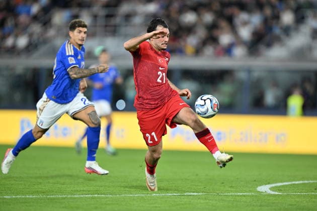 Italy v Turkiye - UEFA Nations League ?????? BOLOGNA, ITALY, OCTOBER 05: Aral Simsir of Turkiye in action during the UEFA Nations League Group A1 League phase football match between Italy and Turkiye at the Renato Dall’Ara stadium in Bologna, Italy, on October 05, 2026. Mustafa Yalcin Anadolu Bologna Italy. Editorial use only. Please get in touch for any other usage. Copyright: x2026xAnadoluxMustafaxYalcinx