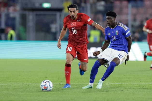 UEFA Nations League football match Italy vs Turkey Issa Doumbia of Italy challenges for the ball with Irfan Can Kahveci of Turkiye during UEFA Nations League football match (League A, Group A1) between Italy vs Turkey at the Renato Dall Ara stadium in Bologna on October 05, 2026. _BPH3611 Copyright: xAntonioxBalascox