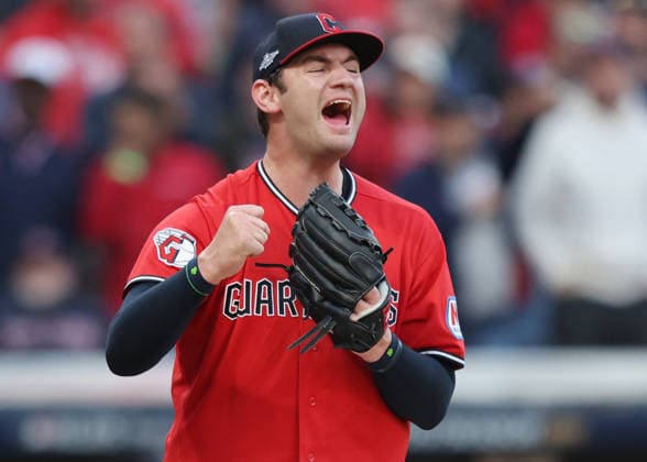Cleveland Guardians pitcher Gavin Williams (32) reacts after striking out Chicago White Sox Braden Montgomery in the fourth inning in an MLB, Baseball Herren, USA American League Division Series playoff game at Progressive Field in Cleveland, Ohio, on Monday, October 5, 2026. CLE20261005715 AARONxJOSEFCZYK
