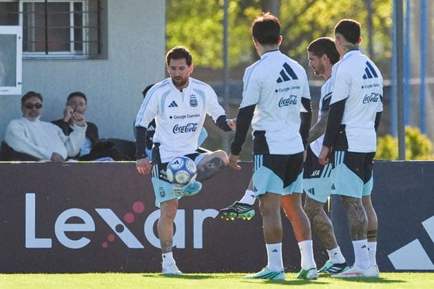 Lionel Messi completes final training session with Argentina national team, Nationalteam EZEIZA, ARGENTINA - OCTOBER 5: The forward and captain of the Argentine national football team, Lionel Messi, attends the final training session of his career with the national squad at the AFA Lionel Andres Messi Training Complex, in Ezeiza, Argentina on October 5, 2026. Luciano Gonzalez Anadolu Ezeiza Argentina. Editorial use only. Please get in touch for any other usage. Copyright: x2026xAnadoluxLucianoxGonzalezx