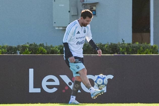 Lionel Messi completes final training session with Argentina national team, Nationalteam EZEIZA, ARGENTINA - OCTOBER 5: The forward and captain of the Argentine national football team, Lionel Messi, attends the final training session of his career with the national squad at the AFA Lionel Andres Messi Training Complex, in Ezeiza, Argentina on October 5, 2026. Luciano Gonzalez Anadolu Ezeiza Argentina. Editorial use only. Please get in touch for any other usage. Copyright: x2026xAnadoluxLucianoxGonzalezx