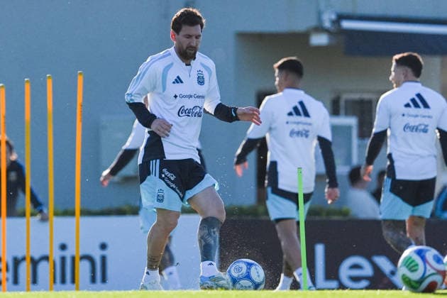 Lionel Messi completes final training session with Argentina national team, Nationalteam EZEIZA, ARGENTINA - OCTOBER 5: The forward and captain of the Argentine national football team, Lionel Messi, attends the final training session of his career with the national squad at the AFA Lionel Andres Messi Training Complex, in Ezeiza, Argentina on October 5, 2026. Luciano Gonzalez Anadolu Ezeiza Argentina. Editorial use only. Please get in touch for any other usage. Copyright: x2026xAnadoluxLucianoxGonzalezx