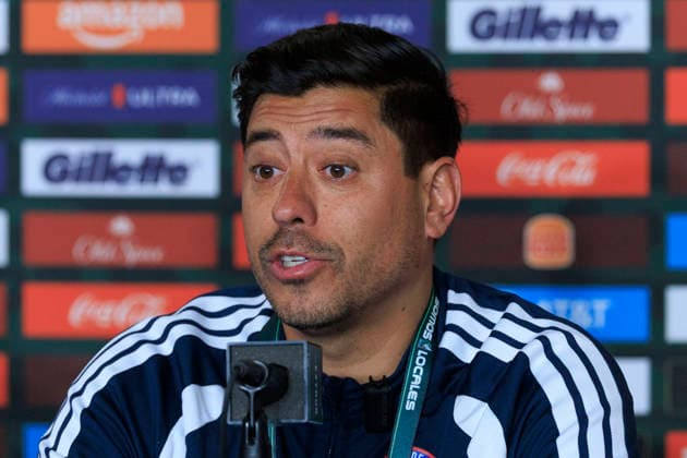 October 5, 2026, Los Angeles, California, USA: Head coach, Nicolas Cordova of Chile during an interview on Monday, October 5, 2026 at BMO Stadium in Los Angeles, California in preparation for an International Friendly, Länderspiel, Nationalmannschaft match against Mexico on Tuesday October 6, 2026 at the Los Angeles Memorial Coliseum. ARIANA RUIZ PI Chile press conference, PK, Pressekonferenz - ZUMAp124 20261005_zaa_p124_023 Copyright: xArianaxRuizx