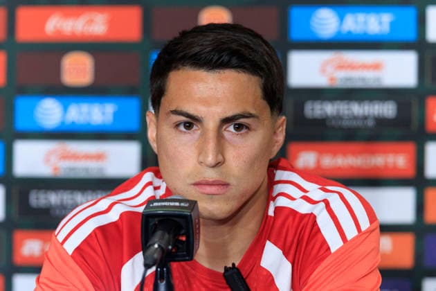 October 5, 2026, Los Angeles, California, USA: Jonathan Villagra 27 of Chile during an interview on Monday, October 5, 2026 at BMO Stadium in Los Angeles, California in preparation for an International Friendly, Länderspiel, Nationalmannschaft match against Mexico on Tuesday October 6, 2026 at the Los Angeles Memorial Coliseum. ARIANA RUIZ PI Chile press conference, PK, Pressekonferenz - ZUMAp124 20261005_zaa_p124_024 Copyright: xArianaxRuizx